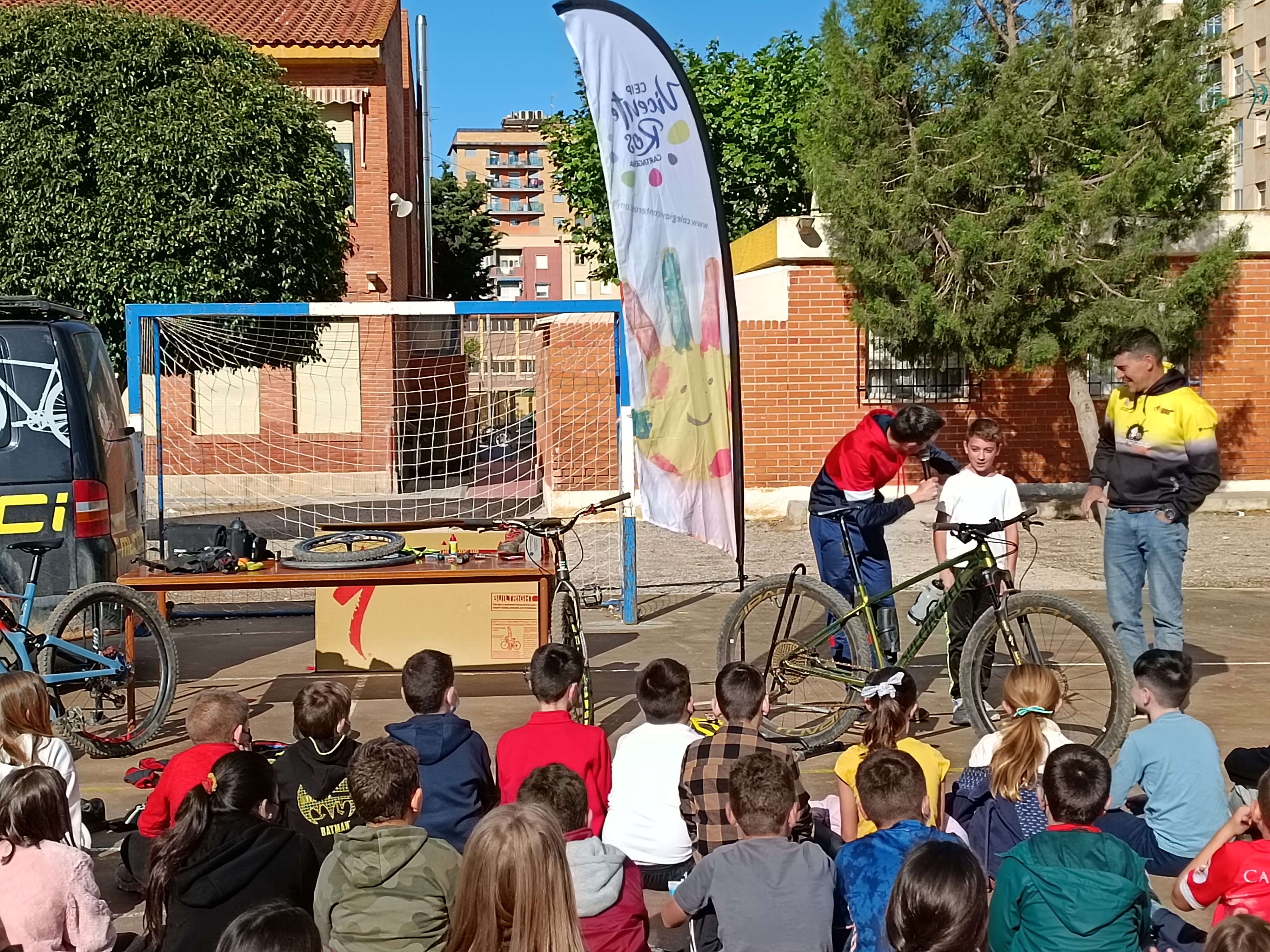 Colegio Público Vicente Ros - Dani Cegarra. Exhibición Trial Bici